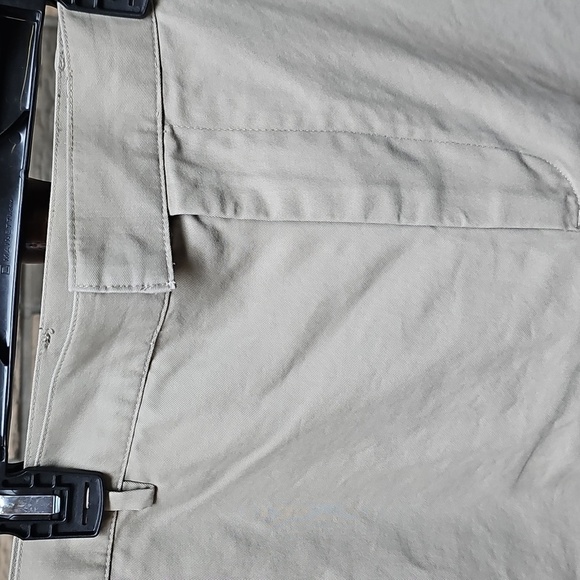 Greg Norman Golf Shorts Sz 34 Tan - Picture 2 of 11